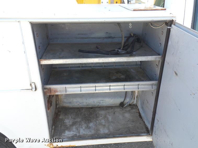 image for item J1538 1995 GMC Sierra 3500HD bucket truck