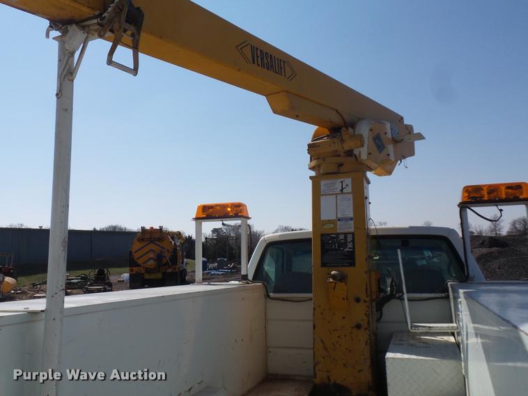 image for item J1538 1995 GMC Sierra 3500HD bucket truck