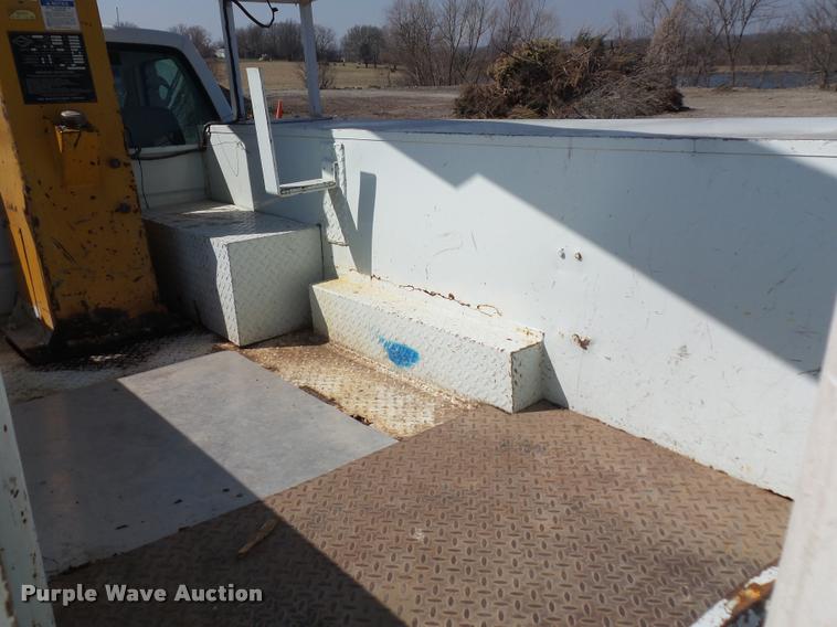 image for item J1538 1995 GMC Sierra 3500HD bucket truck