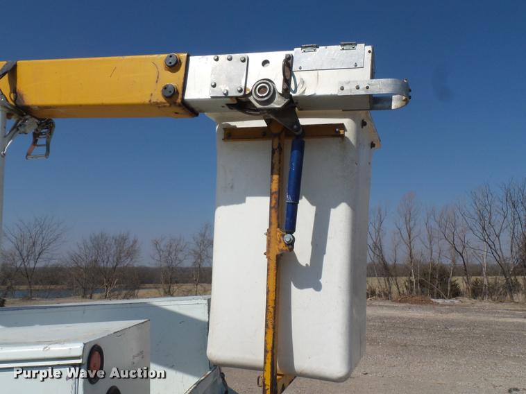 image for item J1538 1995 GMC Sierra 3500HD bucket truck