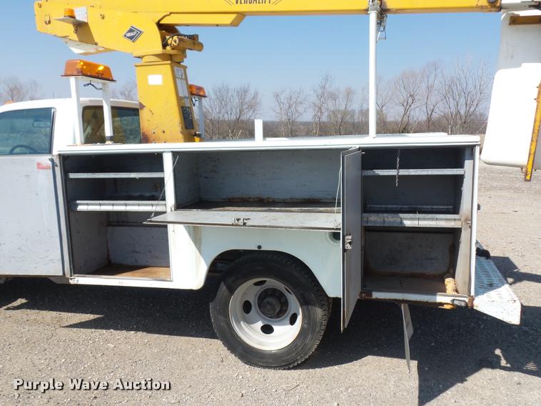 image for item J1538 1995 GMC Sierra 3500HD bucket truck