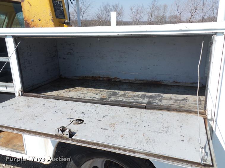 image for item J1538 1995 GMC Sierra 3500HD bucket truck