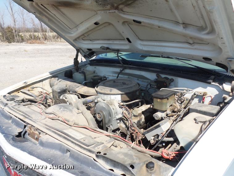 image for item J1538 1995 GMC Sierra 3500HD bucket truck