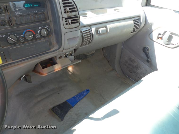 image for item J1538 1995 GMC Sierra 3500HD bucket truck