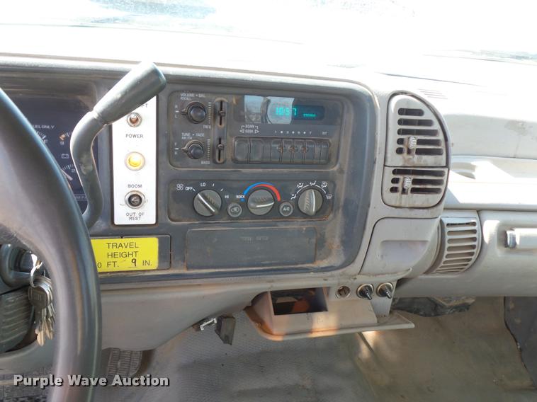 image for item J1538 1995 GMC Sierra 3500HD bucket truck