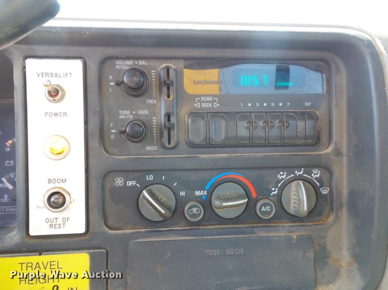 image for item J1538 1995 GMC Sierra 3500HD bucket truck