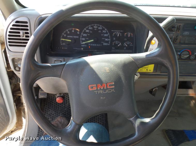 image for item J1538 1995 GMC Sierra 3500HD bucket truck