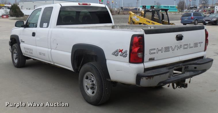 image for item J1566 2007 Chevrolet Silverado Classic 2500HD Ext. Cab pickup truck