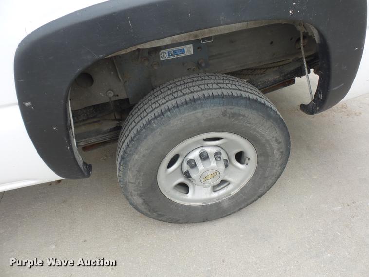 image for item J1566 2007 Chevrolet Silverado Classic 2500HD Ext. Cab pickup truck