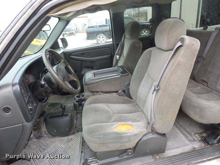 image for item J1566 2007 Chevrolet Silverado Classic 2500HD Ext. Cab pickup truck