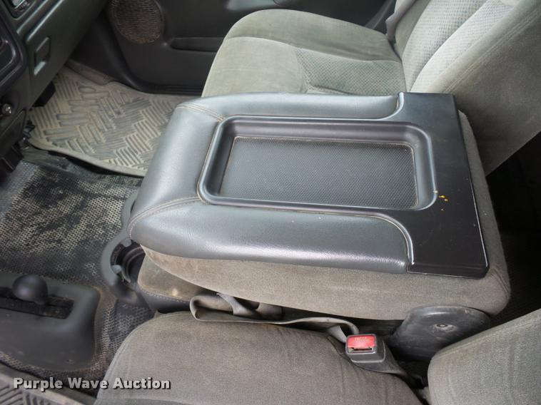 image for item J1566 2007 Chevrolet Silverado Classic 2500HD Ext. Cab pickup truck