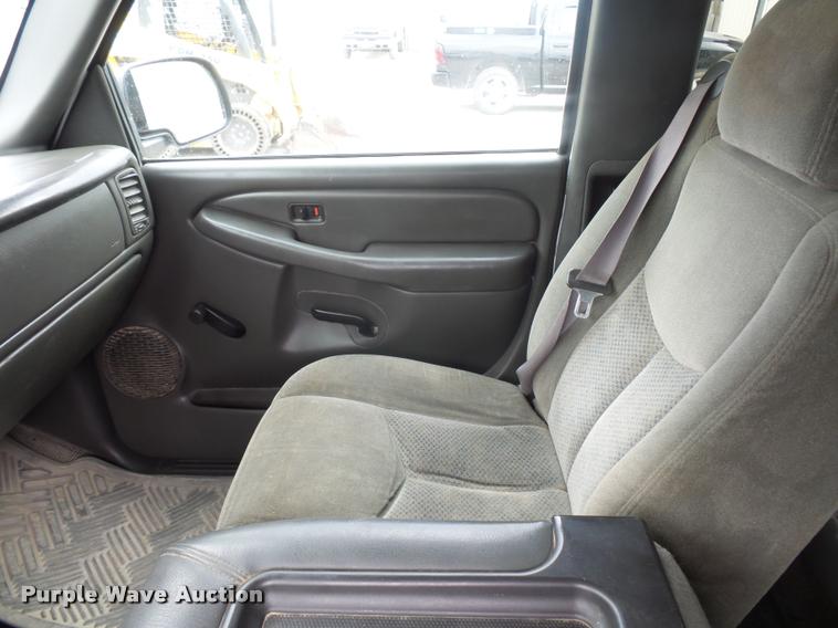 image for item J1566 2007 Chevrolet Silverado Classic 2500HD Ext. Cab pickup truck