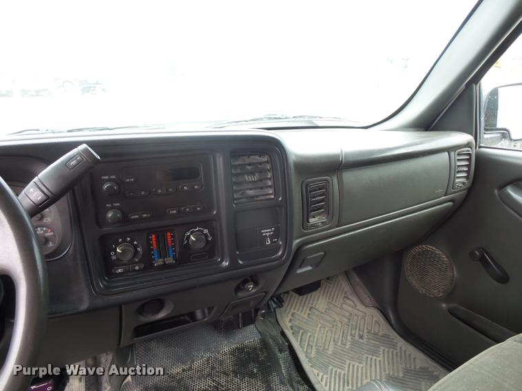 image for item J1566 2007 Chevrolet Silverado Classic 2500HD Ext. Cab pickup truck