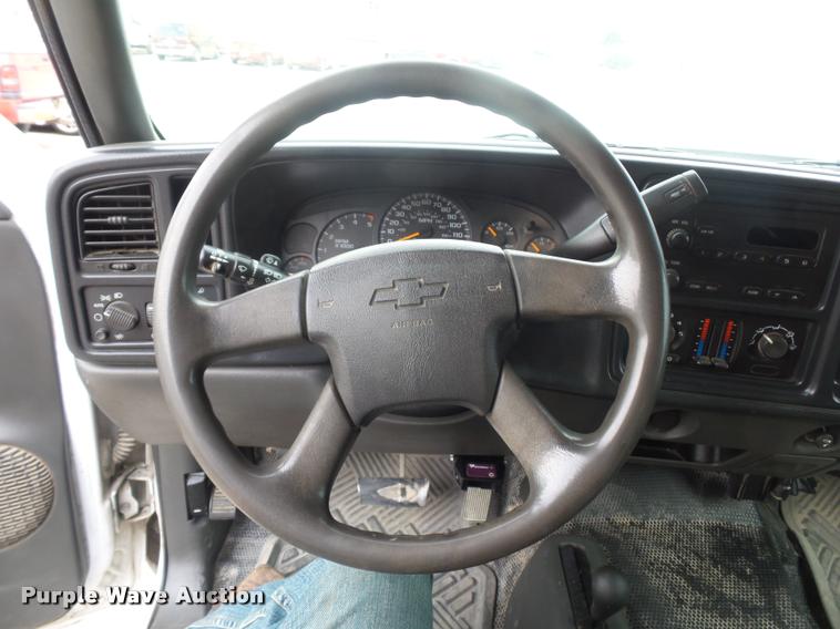 image for item J1566 2007 Chevrolet Silverado Classic 2500HD Ext. Cab pickup truck