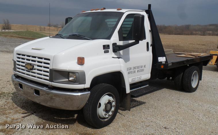 image for item J1569 2003 Chevrolet C4500 flatbed truck