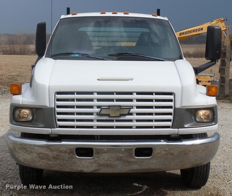 image for item J1569 2003 Chevrolet C4500 flatbed truck