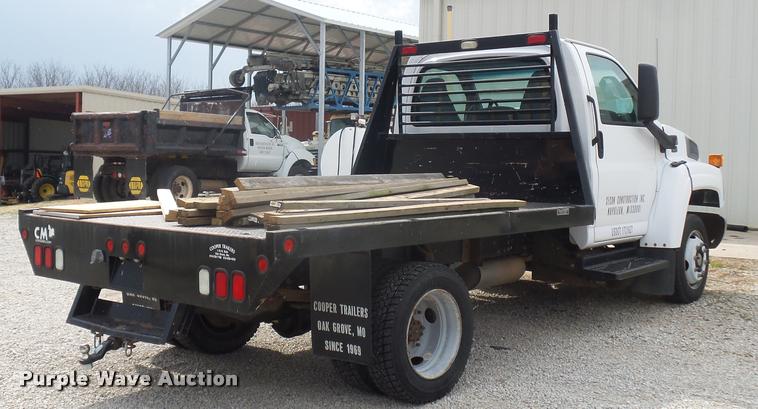 image for item J1569 2003 Chevrolet C4500 flatbed truck