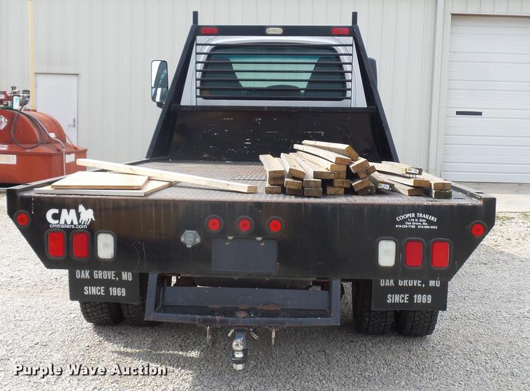 image for item J1569 2003 Chevrolet C4500 flatbed truck