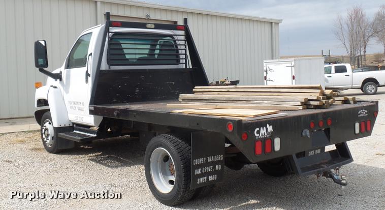 image for item J1569 2003 Chevrolet C4500 flatbed truck