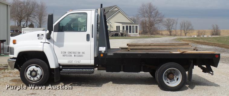 image for item J1569 2003 Chevrolet C4500 flatbed truck