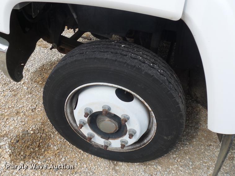 image for item J1569 2003 Chevrolet C4500 flatbed truck