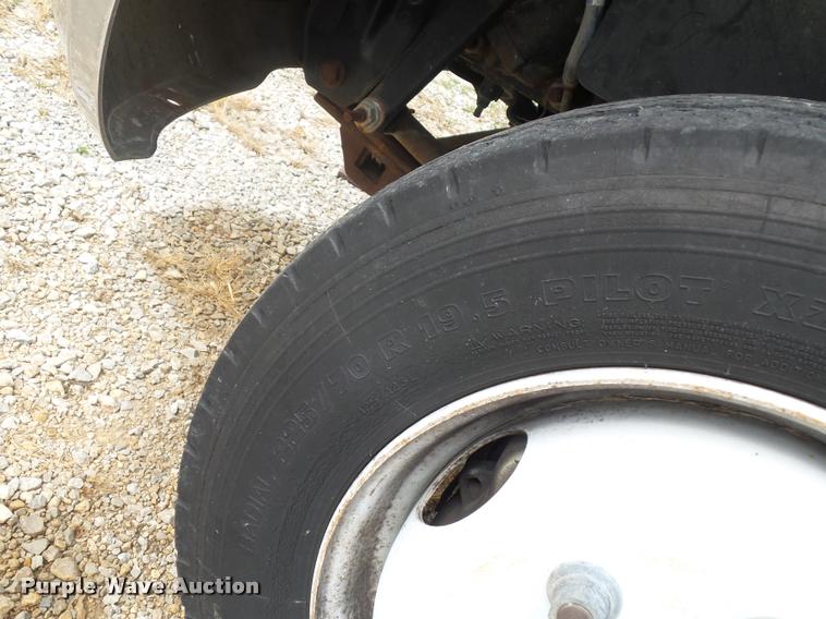 image for item J1569 2003 Chevrolet C4500 flatbed truck