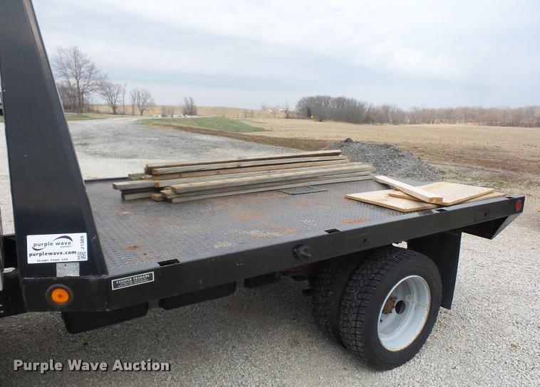 image for item J1569 2003 Chevrolet C4500 flatbed truck