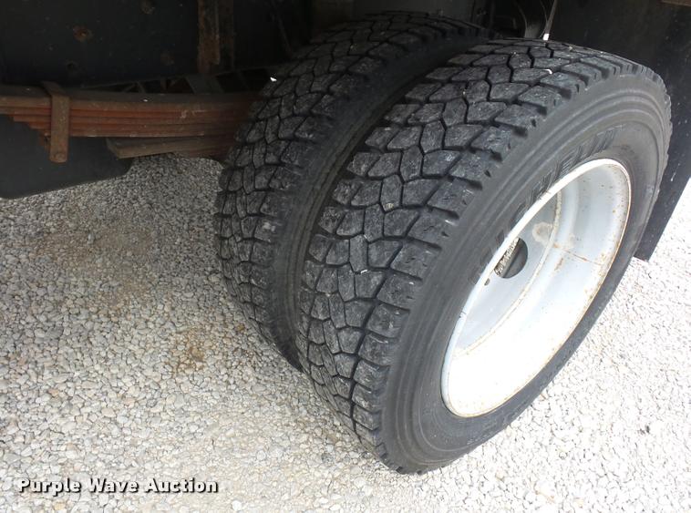 image for item J1569 2003 Chevrolet C4500 flatbed truck