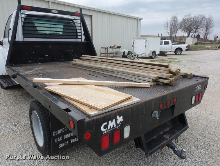 image for item J1569 2003 Chevrolet C4500 flatbed truck