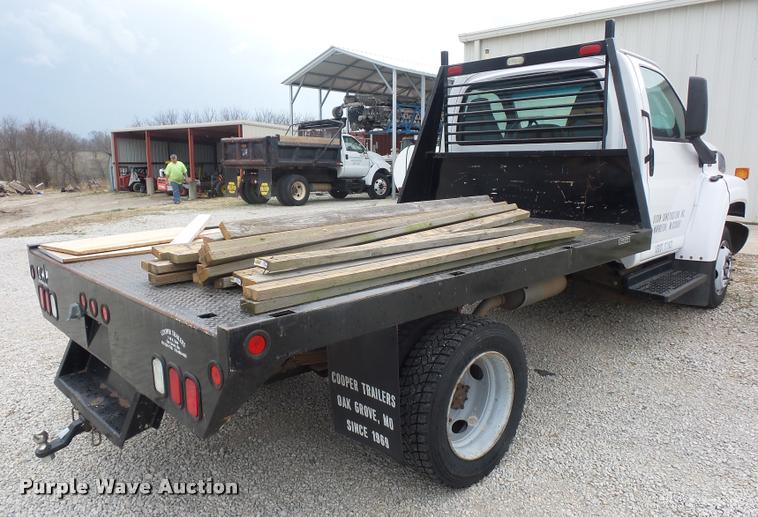 image for item J1569 2003 Chevrolet C4500 flatbed truck