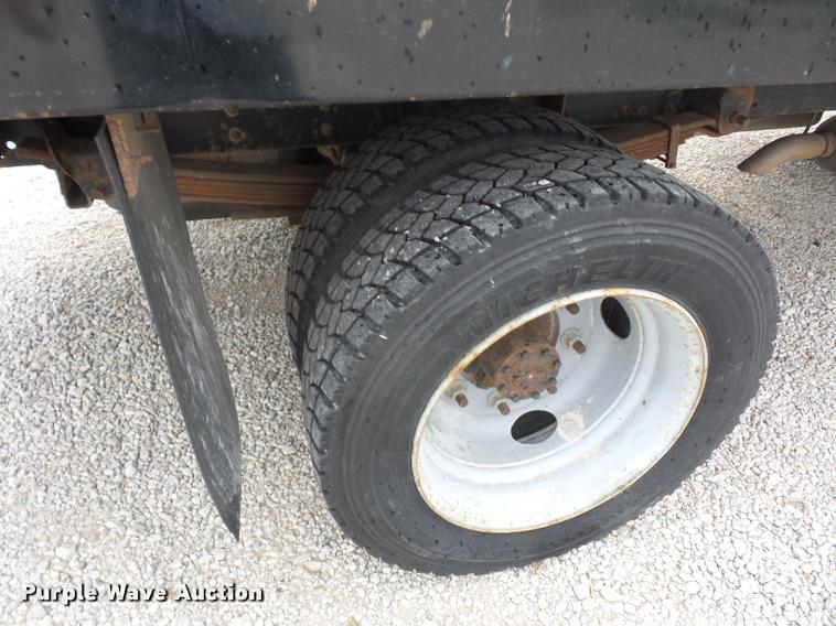 image for item J1569 2003 Chevrolet C4500 flatbed truck