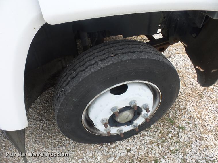 image for item J1569 2003 Chevrolet C4500 flatbed truck