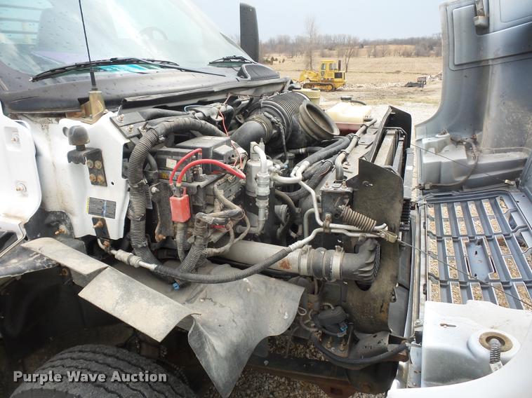 image for item J1569 2003 Chevrolet C4500 flatbed truck