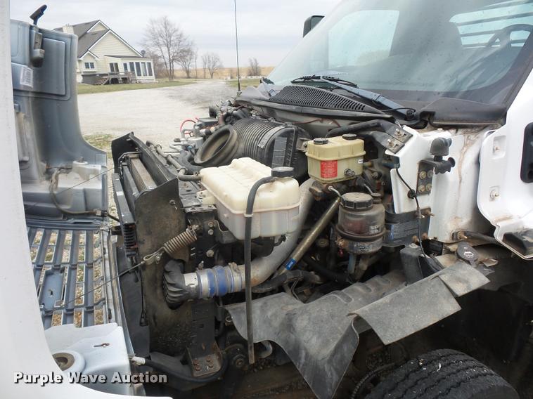 image for item J1569 2003 Chevrolet C4500 flatbed truck