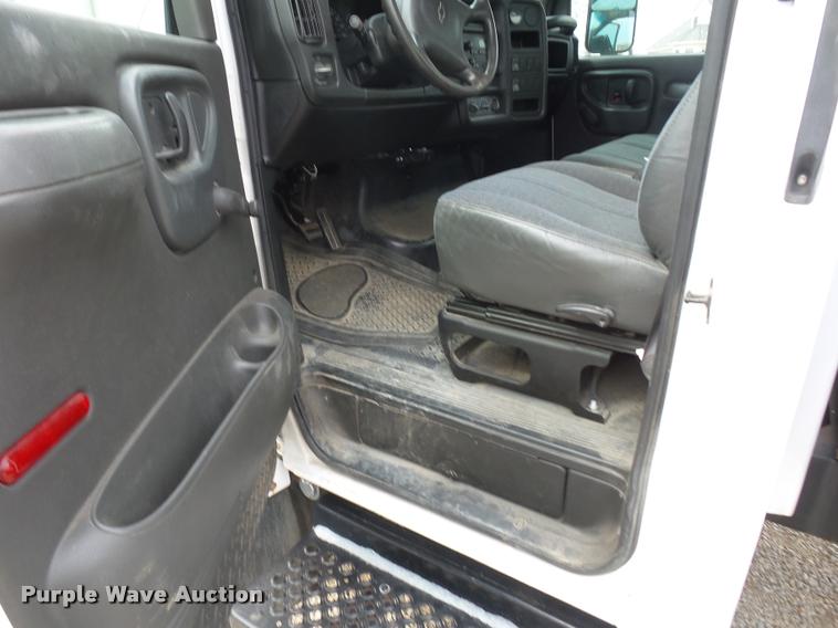 image for item J1569 2003 Chevrolet C4500 flatbed truck