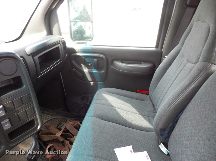 image for item J1569 2003 Chevrolet C4500 flatbed truck