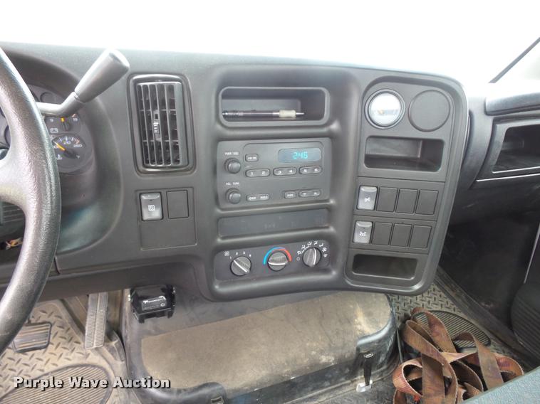 image for item J1569 2003 Chevrolet C4500 flatbed truck