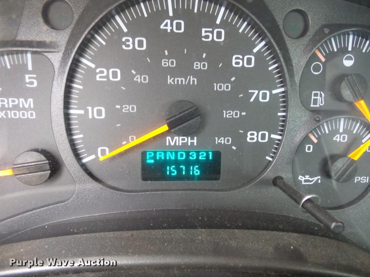 image for item J1569 2003 Chevrolet C4500 flatbed truck