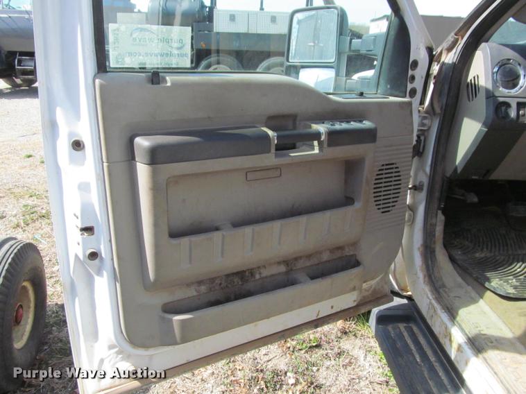 image for item J2617 2008 Ford F450 Super Duty XLT Crew Cab truck cab and chassis