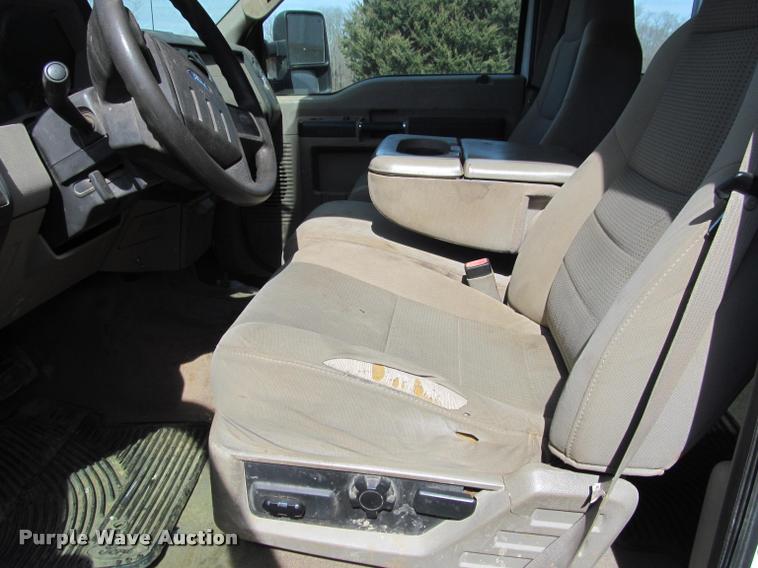 image for item J2617 2008 Ford F450 Super Duty XLT Crew Cab truck cab and chassis