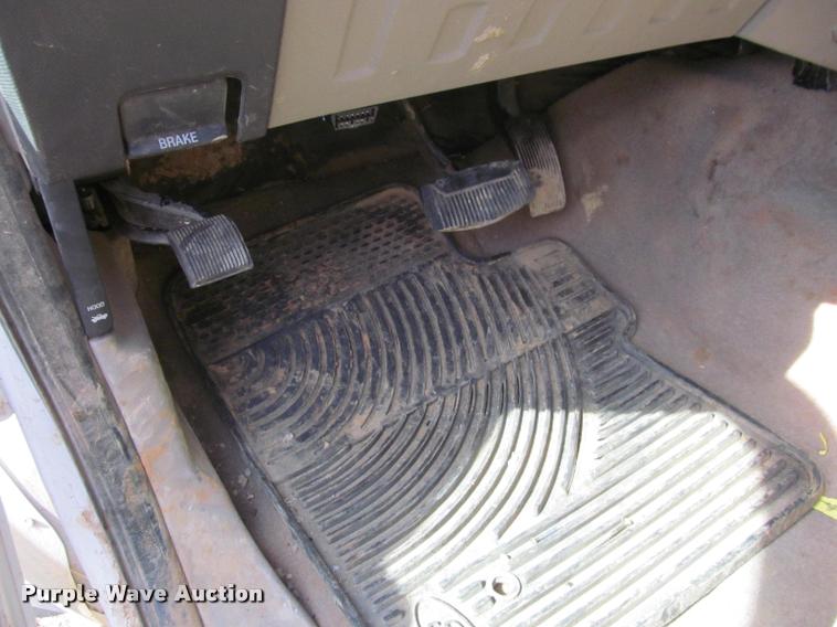 image for item J2617 2008 Ford F450 Super Duty XLT Crew Cab truck cab and chassis