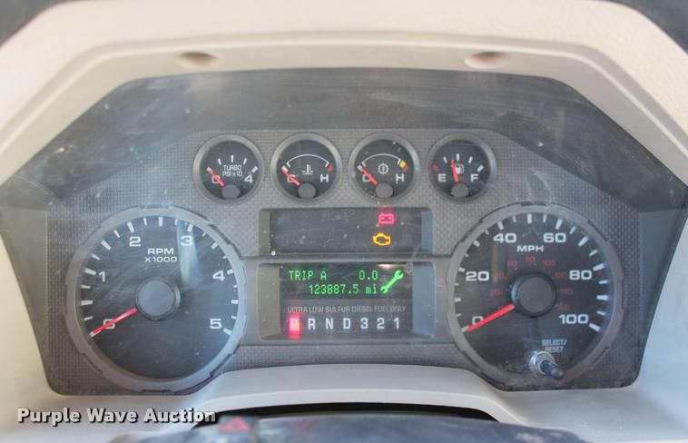 image for item J2617 2008 Ford F450 Super Duty XLT Crew Cab truck cab and chassis