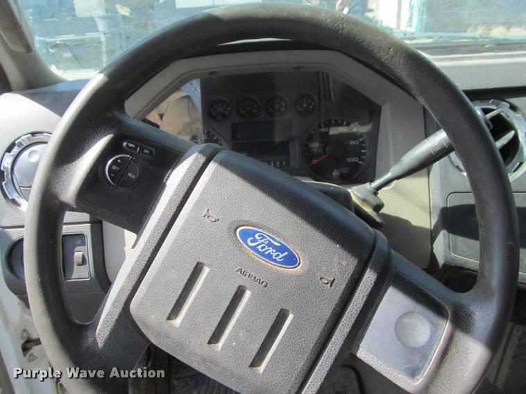 image for item J2617 2008 Ford F450 Super Duty XLT Crew Cab truck cab and chassis