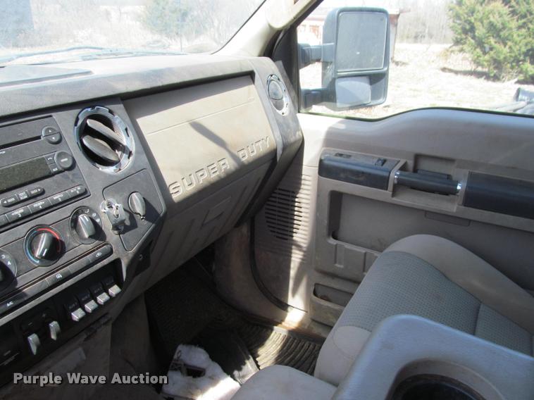 image for item J2617 2008 Ford F450 Super Duty XLT Crew Cab truck cab and chassis