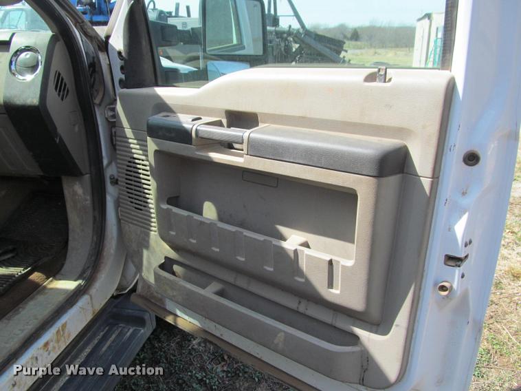 image for item J2617 2008 Ford F450 Super Duty XLT Crew Cab truck cab and chassis