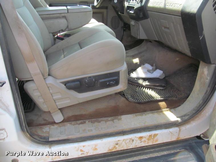 image for item J2617 2008 Ford F450 Super Duty XLT Crew Cab truck cab and chassis