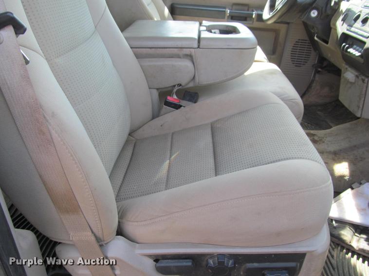 image for item J2617 2008 Ford F450 Super Duty XLT Crew Cab truck cab and chassis