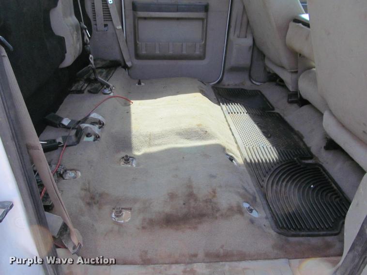 image for item J2617 2008 Ford F450 Super Duty XLT Crew Cab truck cab and chassis