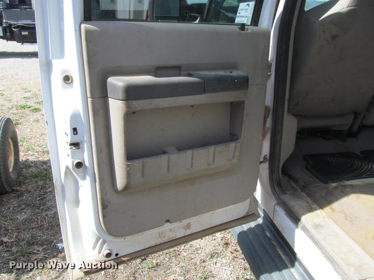 image for item J2617 2008 Ford F450 Super Duty XLT Crew Cab truck cab and chassis