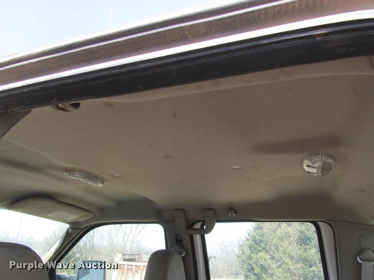 image for item J2617 2008 Ford F450 Super Duty XLT Crew Cab truck cab and chassis